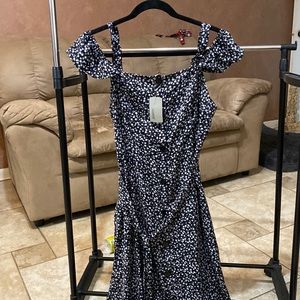 NWT SZ L button front cold shoulder dress